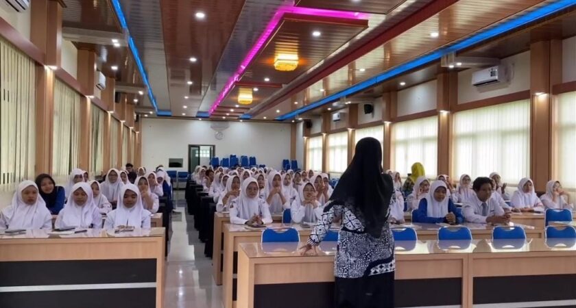 Bimbingan Pemustaka: Penulisan Esai